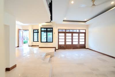 For Rent - Exclusive Semi D near Orange Grove