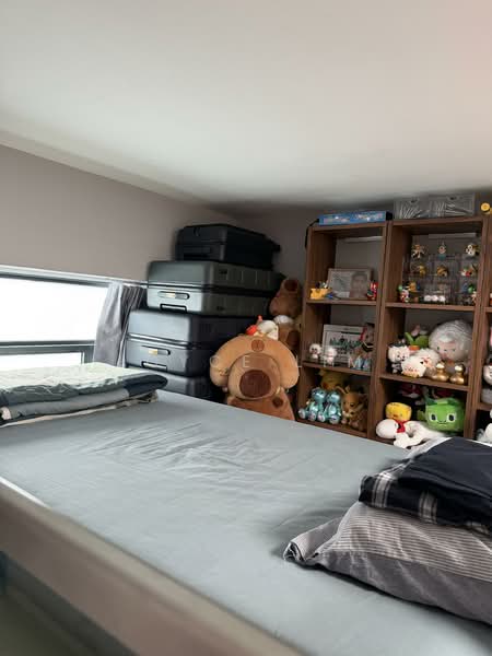 J Gateway, 2 Gateway Drive, 2 Bedrooms, 678 sqft, Condominium For Rent, by Joyce Lim, 500068840 - Bedroom - PropertyGuru.com.sg