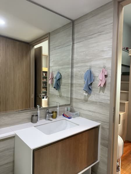 J Gateway, 2 Gateway Drive, 2 Bedrooms, 678 sqft, Condominium For Rent, by Joyce Lim, 500068840 - Bathroom - PropertyGuru.com.sg