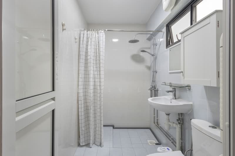 431 Tampines Street 41 HDB Flat For Sale at S$ 948,888 | PropertyGuru Singapore - Bathroom