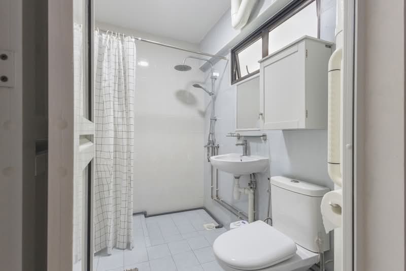 431 Tampines Street 41 HDB Flat For Sale at S$ 948,888 | PropertyGuru Singapore - Bathroom