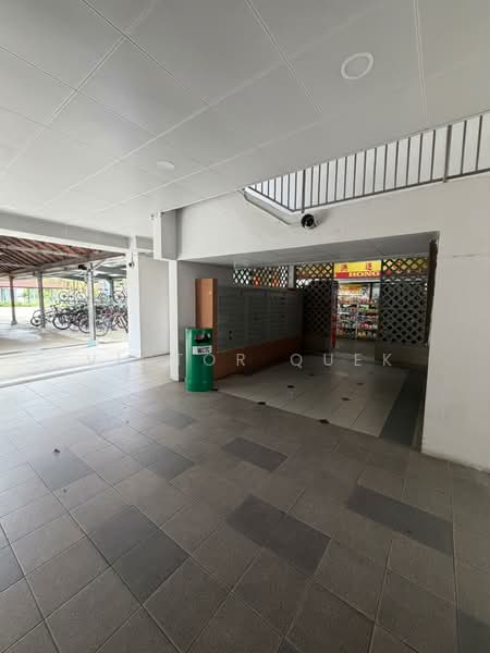 825 Jurong West Street 81 HDB Flat For Sale at S$ 585,000 | PropertyGuru Singapore - Entrance