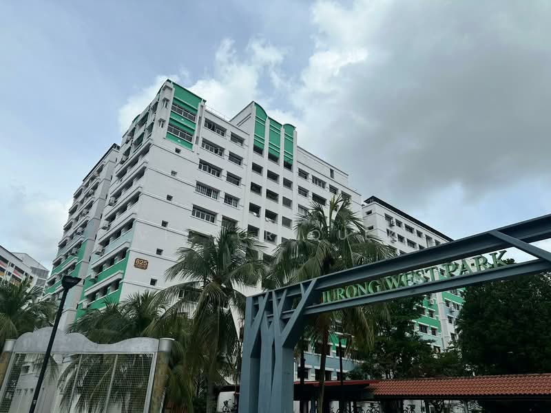825 Jurong West Street 81 HDB Flat For Sale at S$ 585,000 | PropertyGuru Singapore - Exterior