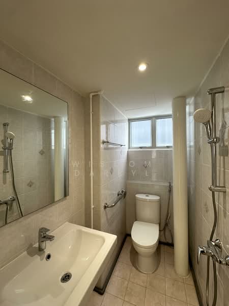 Chancery Court, 36A Dunearn Road, 2 Bedrooms, 926 sqft, Condominium For Rent, by Wisdom Darryl, 500068863 - Bathroom - PropertyGuru.com.sg