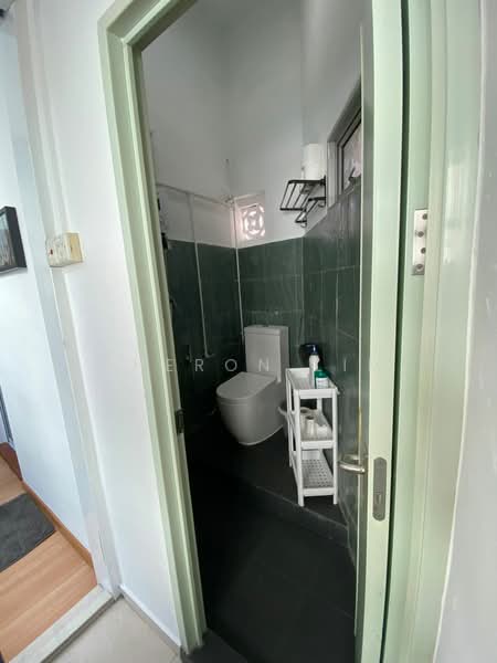 486 sims avenue, , Room Rental, 120 sqft, Walk-up Apartment For Rent, by Pheron Lim, 500068879 - Bathroom - PropertyGuru.com.sg