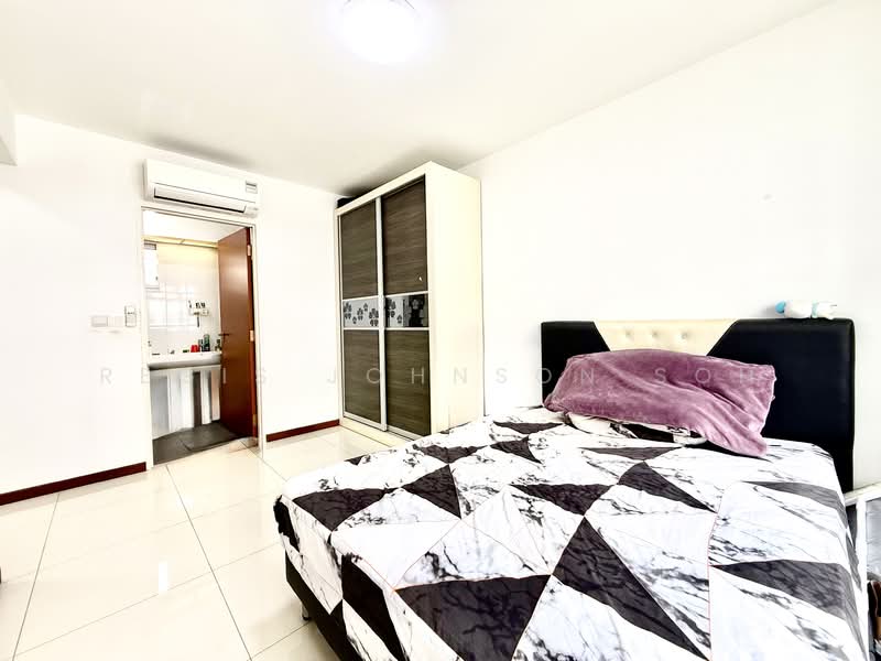 672C Yishun Avenue 4 HDB Flat For Sale at S$ 650,000 | PropertyGuru Singapore - Master Bedroom