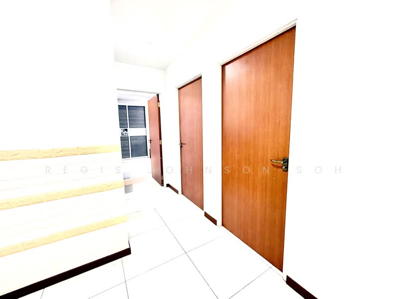 672C Yishun Avenue 4 HDB Flat For Sale at S$ 650,000 | PropertyGuru Singapore - Common Room Door