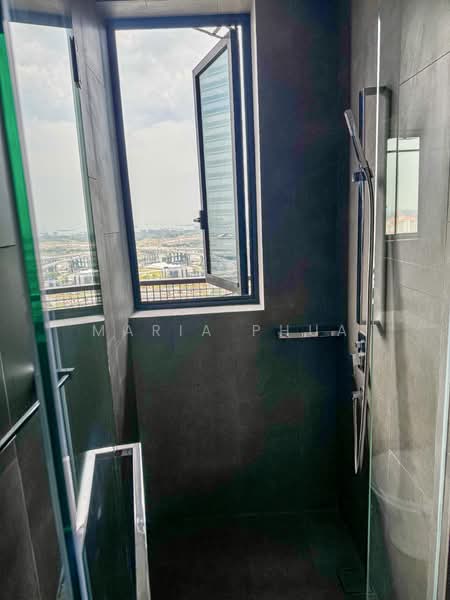 Midtown Modern Condominium For Sale at S$ 3,350,000 | PropertyGuru Singapore - Bathroom