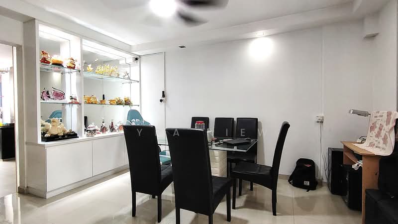 813 Jurong West Street 81 HDB Flat For Sale at S$ 530,000 | PropertyGuru Singapore - Dining Room