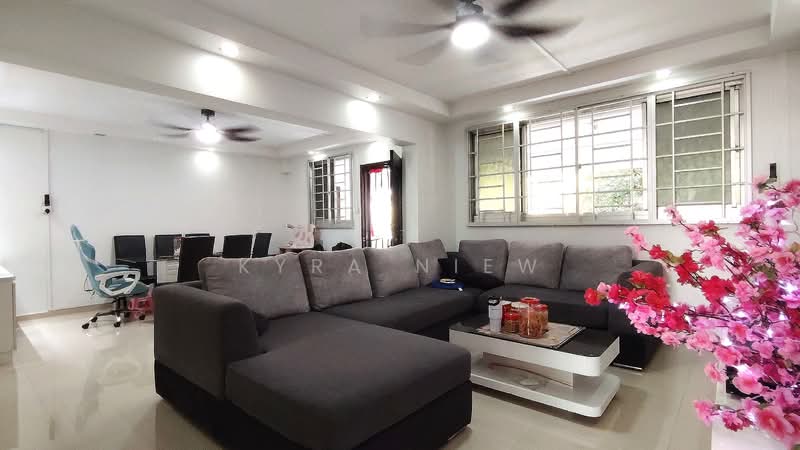 813 Jurong West Street 81 HDB Flat For Sale at S$ 530,000 | PropertyGuru Singapore - Living Room