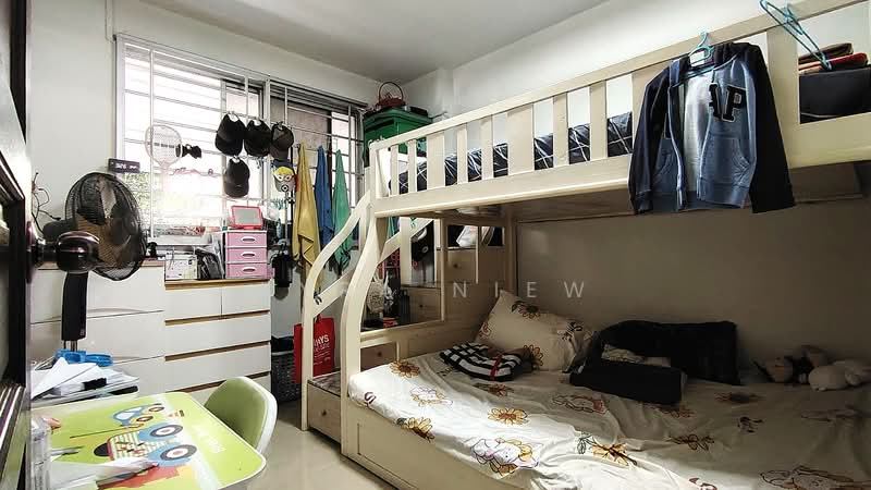 813 Jurong West Street 81 HDB Flat For Sale at S$ 530,000 | PropertyGuru Singapore - Bedroom