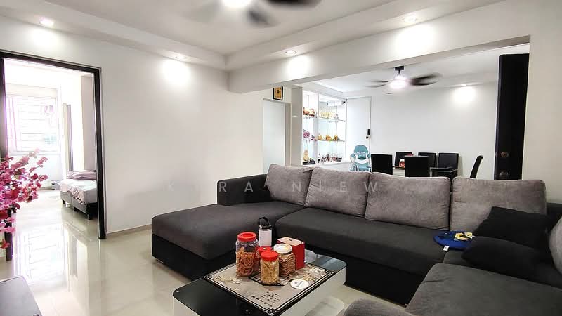 813 Jurong West Street 81 HDB Flat For Sale at S$ 530,000 | PropertyGuru Singapore - Living Room