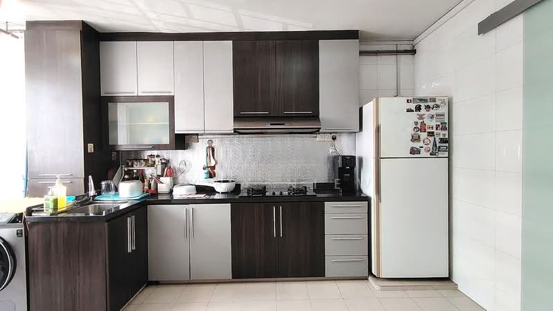 813 Jurong West Street 81 HDB Flat For Sale at S$ 530,000 | PropertyGuru Singapore - Kitchen