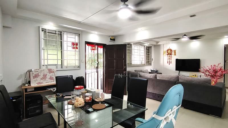 813 Jurong West Street 81 HDB Flat For Sale at S$ 530,000 | PropertyGuru Singapore - Dining Room