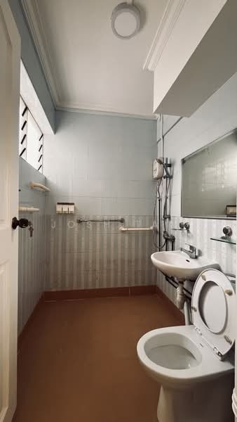 163 Tampines Street 12, 163 Tampines Street 12, 3 Bedrooms, 1,119 sqft, HDB Flat For Rent, by Josh Tan, 500068890 - Master Bath - PropertyGuru.com.sg