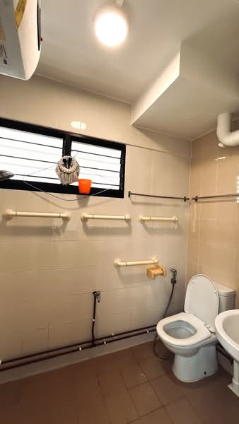 163 Tampines Street 12, 163 Tampines Street 12, 3 Bedrooms, 1,119 sqft, HDB Flat For Rent, by Josh Tan, 500068890 - Common Bath - PropertyGuru.com.sg