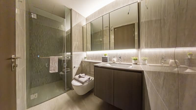 Oxley Tower, 138 Robinson Road, 4,671 sqft, Office For Sale, by Ladyy Claire, 500068895 - Bathroom - CommercialGuru.com.sg