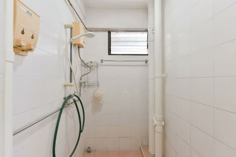 168 Stirling Road HDB Flat For Sale at S$ 338,000 | PropertyGuru Singapore - Bathroom
