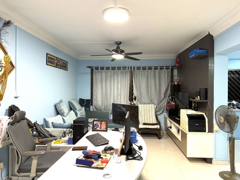 824 Jurong West Street 81 HDB Flat For Sale at S$ 630,000 | PropertyGuru Singapore - Living Room