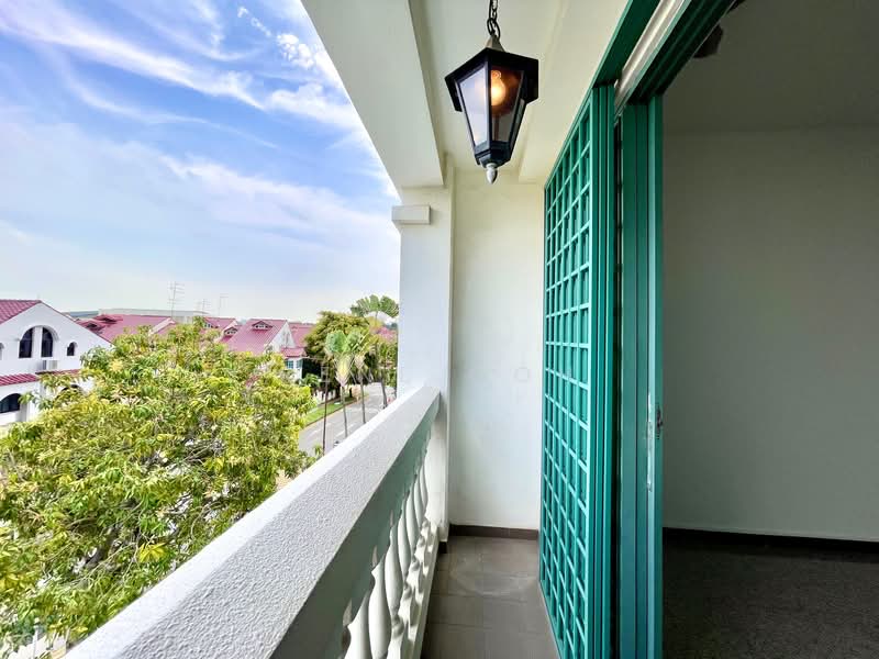 Stratford Court Condominium For Sale at S$ 2,000,000 | PropertyGuru Singapore - Balcony
