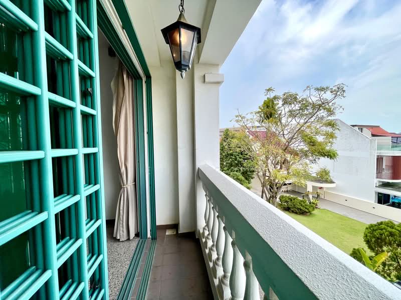 Stratford Court Condominium For Sale at S$ 2,000,000 | PropertyGuru Singapore - Balcony