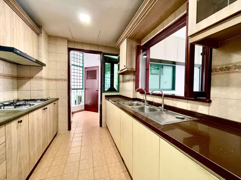 Stratford Court Condominium For Sale at S$ 2,000,000 | PropertyGuru Singapore - Kitchen