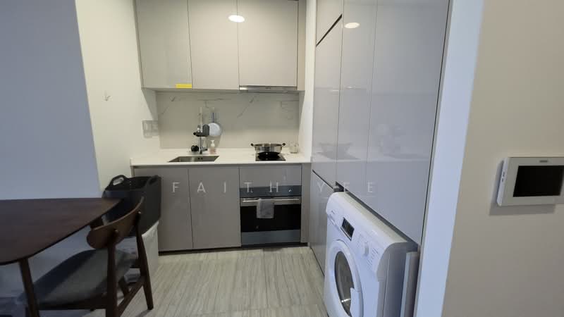 Parc Esta Condominium For Sale at S$ 1,620,000 | PropertyGuru Singapore - Kitchen