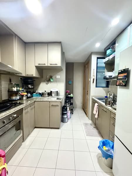 Water Place Condominium For Sale at S$ 2,450,000 | PropertyGuru Singapore - Kitchen