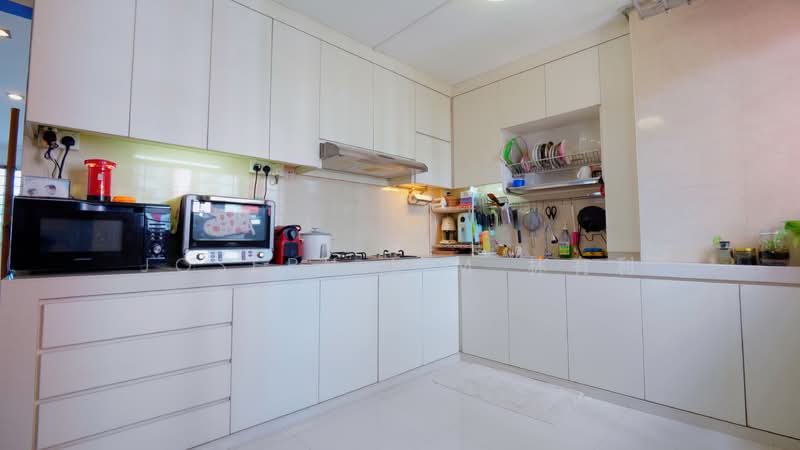 167 Bishan Street 13 HDB Flat For Sale at S$ 980,000 | PropertyGuru Singapore - Kitchen