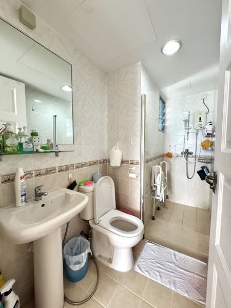 50 Strathmore Avenue, 50 Strathmore Avenue, Room Rental, 100 sqft, HDB Flat For Rent, by Bernie Cheo, 500068932 - Bathroom - PropertyGuru.com.sg