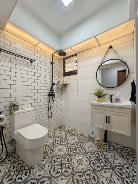 464A Bukit Batok West Avenue 8 HDB Flat For Sale at S$ 849,000 | PropertyGuru Singapore - Bathroom