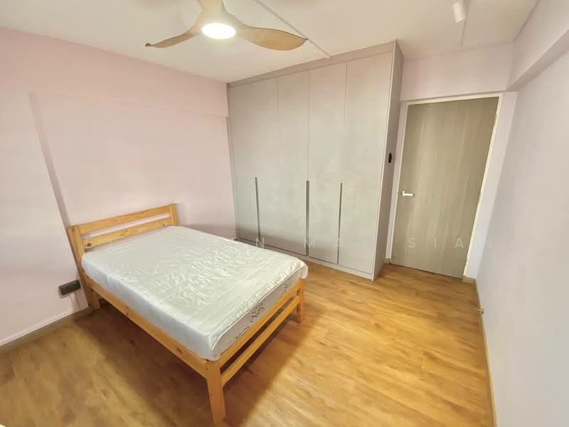 512 Bukit Batok Street 52 HDB Flat For Sale at S$ 900,000 | PropertyGuru Singapore - Bedroom