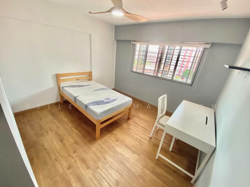 512 Bukit Batok Street 52 HDB Flat For Sale at S$ 900,000 | PropertyGuru Singapore - Bedroom