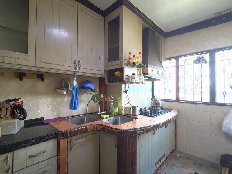 232 Ang Mo Kio Avenue 3 HDB Flat For Sale at S$ 428,000 | PropertyGuru Singapore - Kitchen