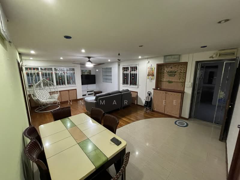 569 Choa Chu Kang Street 52 HDB Flat For Sale at S$ 599,999 | PropertyGuru Singapore - Dining Area