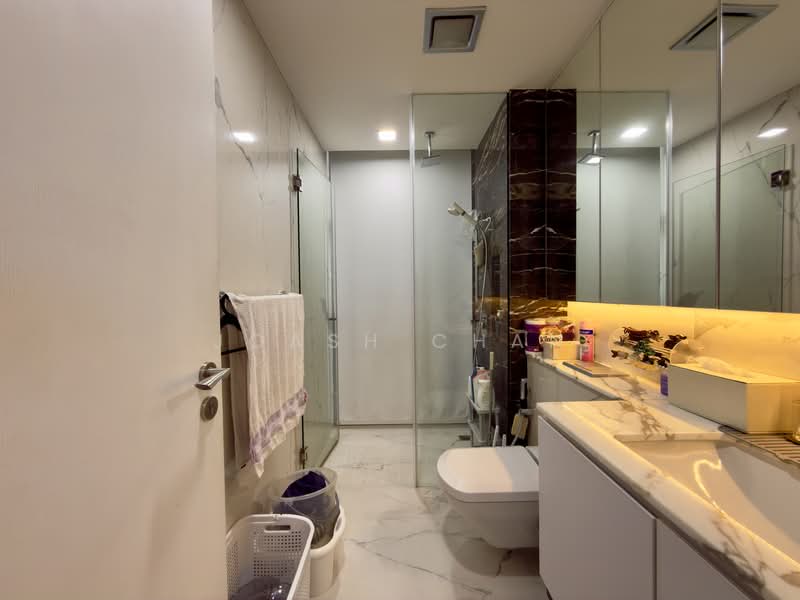 Belgravia Villas Cluster House For Sale at S$ 4,500,000 | PropertyGuru Singapore - Bathroom