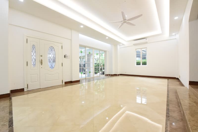 Gentle Villas, 71 Gentle Drive, 5 Bedrooms, 7,382 sqft, Semi-Detached House For Rent, by Ken Wu, 500068961 - Entrance - PropertyGuru.com.sg
