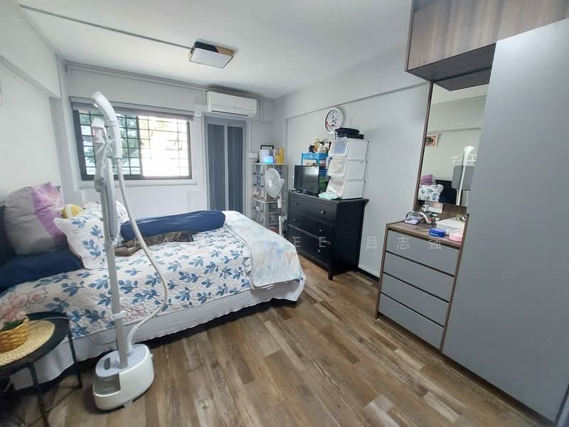 617 Hougang Avenue 8 HDB Flat For Sale at S$ 600,000 | PropertyGuru Singapore - Bedroom