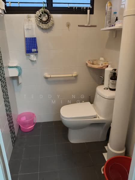461 Ang Mo Kio Avenue 10, 461 Ang Mo Kio Avenue 10, Room Rental, 100 sqft, HDB Flat For Rent, by Teddy Ng Yu Ming, 500068988 - Bathroom - PropertyGuru.com.sg