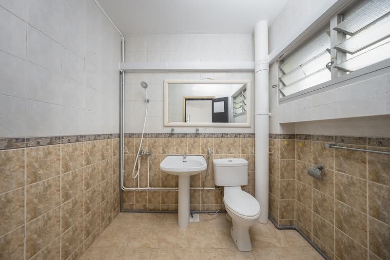 136 Pasir Ris Street 11, 136 Pasir Ris Street 11, 3 Bedrooms, 1,539 sqft, HDB Flat For Rent, by David Wang, 500068994 - Bathroom - PropertyGuru.com.sg