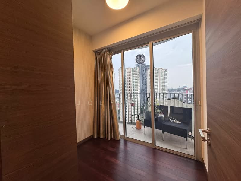 Queens Peak, 1 Dundee Road, 3 Bedrooms, 947 sqft, Condominium For Rent, by Joey Tan, 500069000 - Balcony - PropertyGuru.com.sg