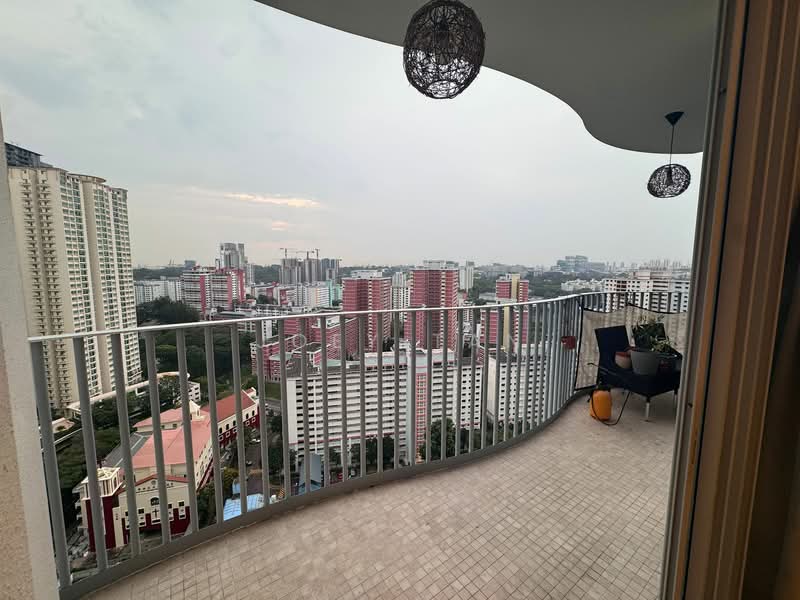 Queens Peak, 1 Dundee Road, 3 Bedrooms, 947 sqft, Condominium For Rent, by Joey Tan, 500069000 - Balcony - PropertyGuru.com.sg