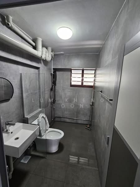 521 Woodlands Drive 14, 521 Woodlands Drive 14, 3 Bedrooms, 1,141 sqft, HDB Flat For Rent, by Lum Kheng Loon, 500069018 - Bathroom - PropertyGuru.com.sg