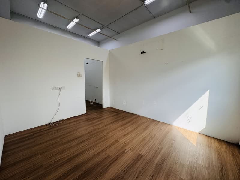 Toh Guan Centre, 21 Toh Guan Road East, 1,000 sqft, Factory / Workshop (B2) For Rent, by Pamela Lai, 500069030 - Interior - CommercialGuru.com.sg