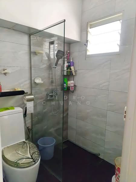126A Edgedale Plains HDB Flat For Sale at S$ 650,000 | PropertyGuru Singapore - Bathroom