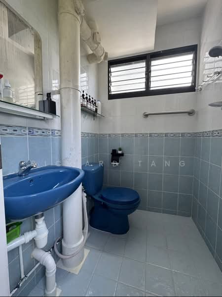 518 Bedok North Avenue 2 HDB Flat For Sale at S$ 530,000 | PropertyGuru Singapore - Bathroom