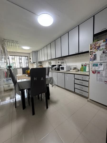 518 Bedok North Avenue 2 HDB Flat For Sale at S$ 530,000 | PropertyGuru Singapore - Kitchen