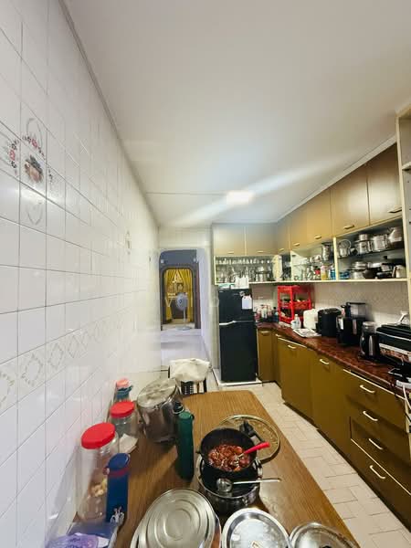 437 Jurong West Avenue 1 HDB Flat For Sale at S$ 630,000 | PropertyGuru Singapore - Kitchen