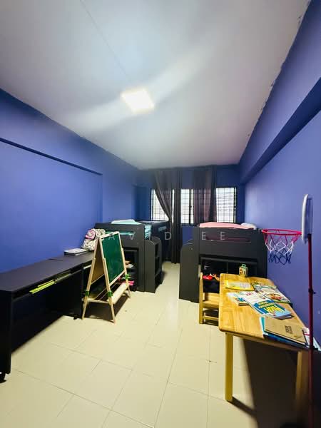 437 Jurong West Avenue 1 HDB Flat For Sale at S$ 630,000 | PropertyGuru Singapore - Bedroom