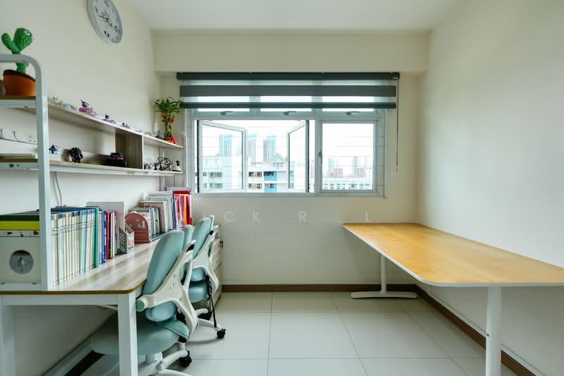 450C Bukit Batok West Avenue 6 HDB Flat For Sale at S$ 888,000 | PropertyGuru Singapore - Study
